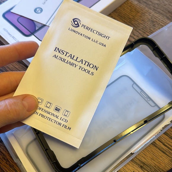 YFWOOD IPhone 11 case wooden lotus flower inlay & HD new eye screen protector - Picture 9 of 9